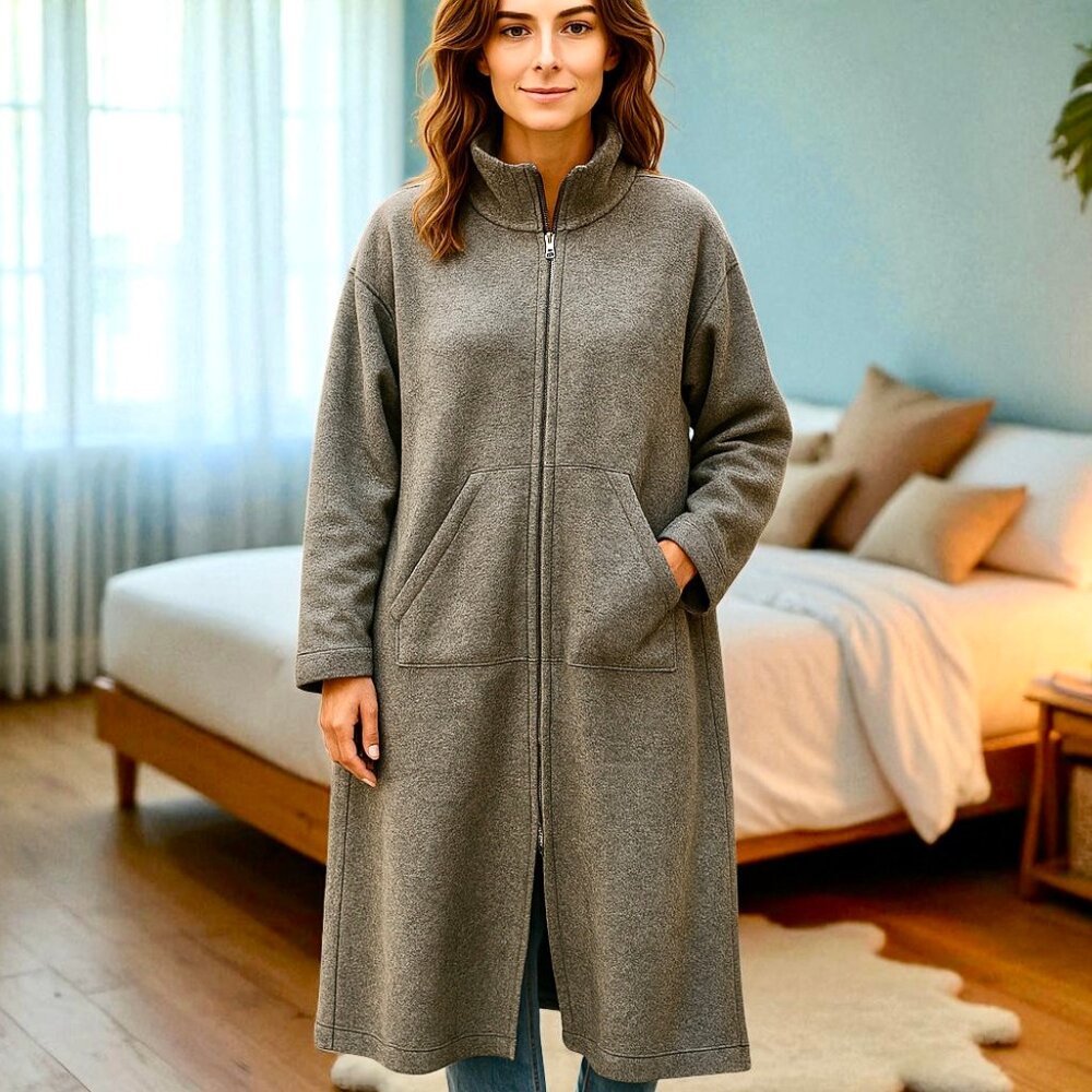 Amanda Stewart Long Robe With Hood Front Zipper Pockets Womens size large